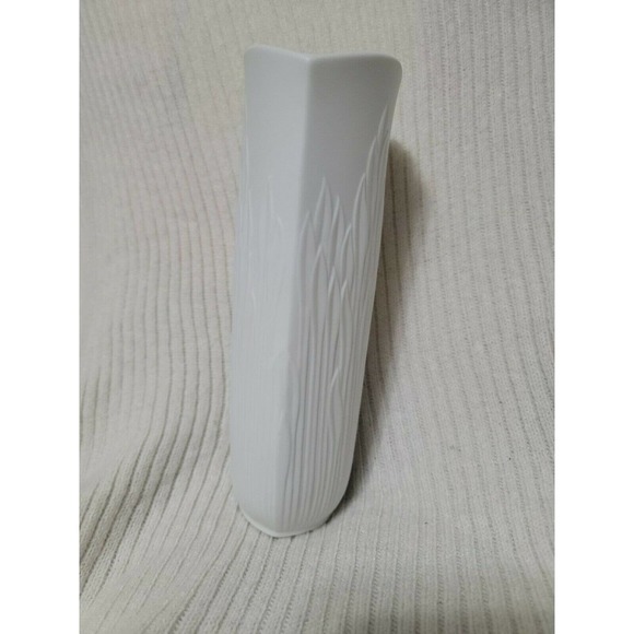 Vintage White Bisque Ceramic Vase AK Kaiser West Germany - Grass/Leaf Pattern - Picture 2 of 5